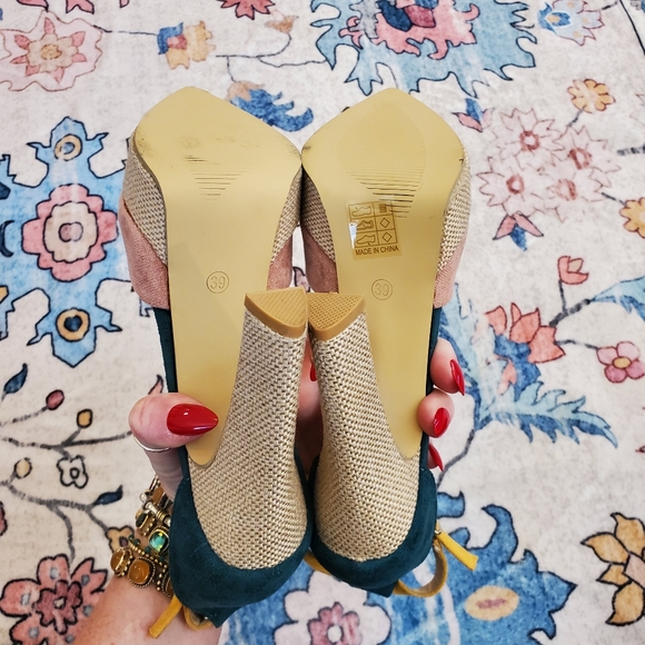 Tri Color Sacked Heels - Picture 9 of 9